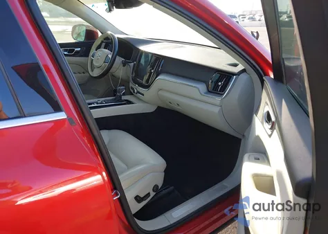 2020 Volvo Xc60 T6 Momentum z USA, uszkodzony, nr VIN YV4A22RK1L1598951